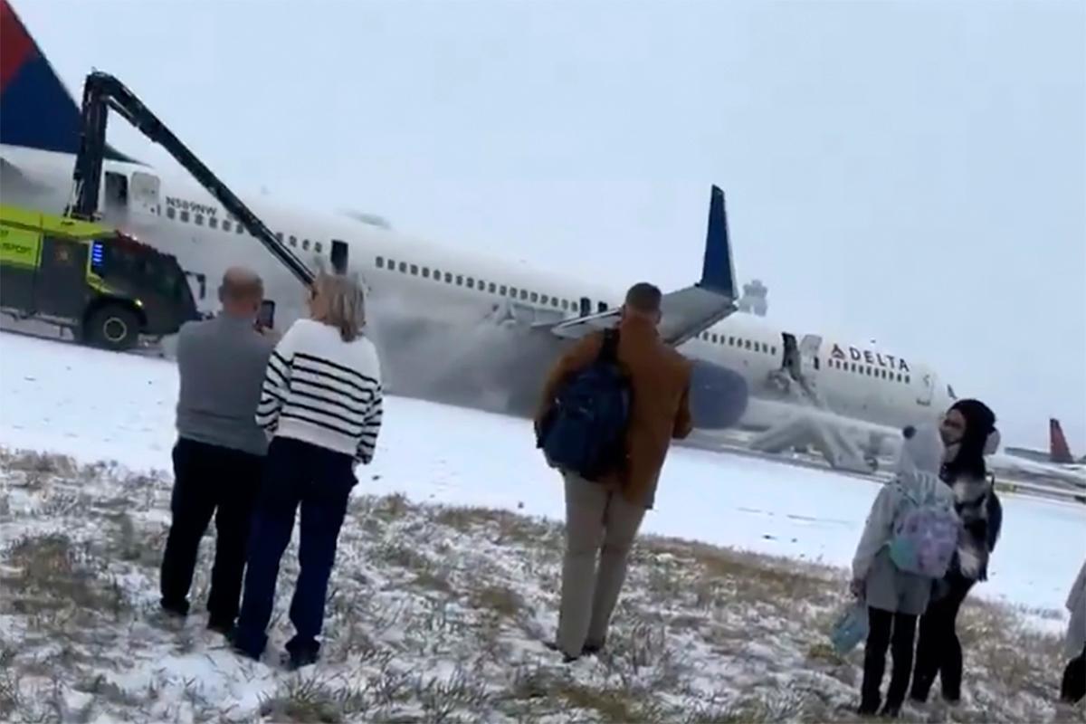 Delta Jet Aborts Takeoff From Snowy Atlanta Airport After Engine Problem