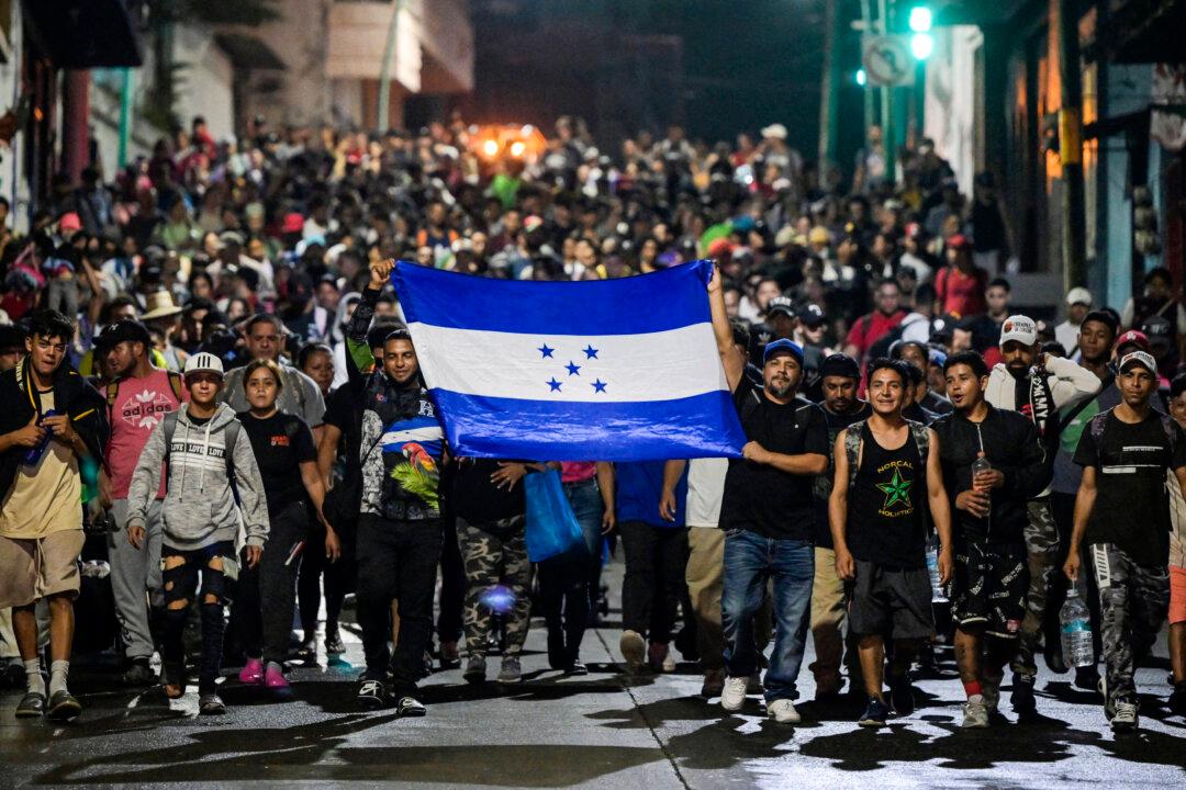 Trump to Declare National Emergency, Issue 10 Executive Orders on Border