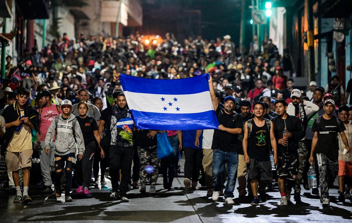 Trump to Declare National Emergency, Issue 10 Executive Orders on Border thumbnail