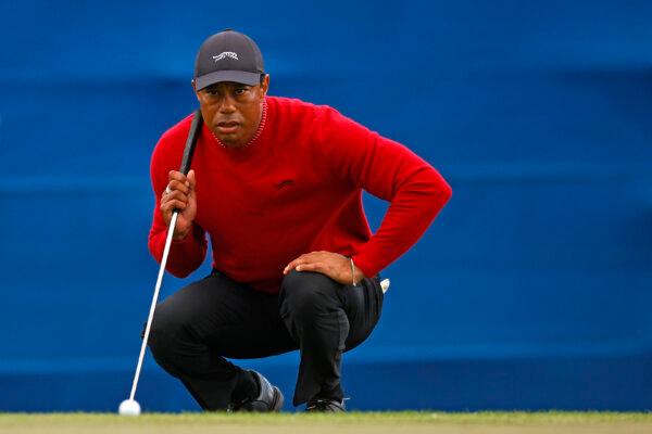 Tiger Woods of the United States lines up a putt on the 18th green during a sudden-death playoff during the second round of the PNC Championship at Ritz-Carlton Golf Club in Orlando, Florida on December 22, 2024. (Mike Ehrmann/Getty Images)