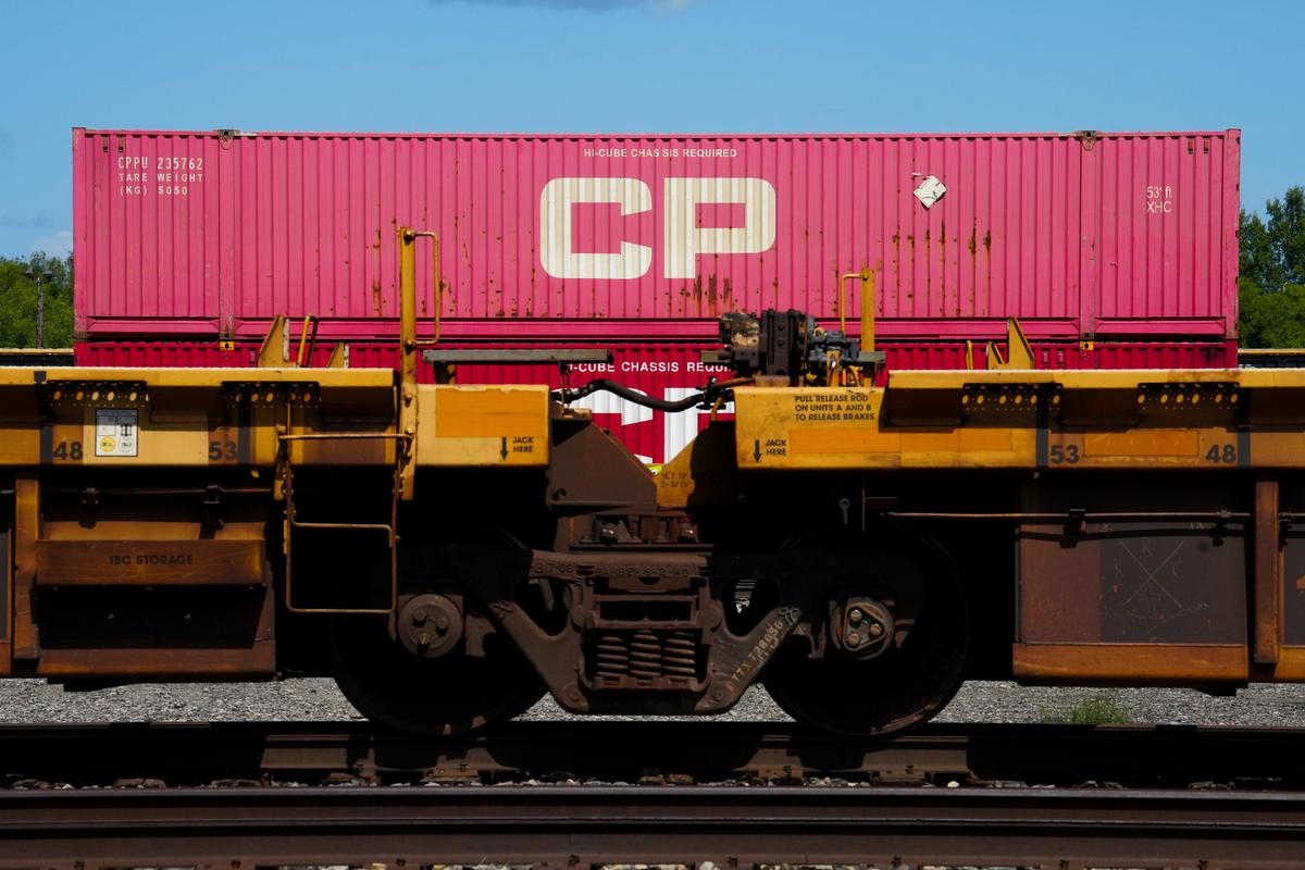 Unifor Members Vote to Back Strike Mandate at CPKC If New Contract Not Reached