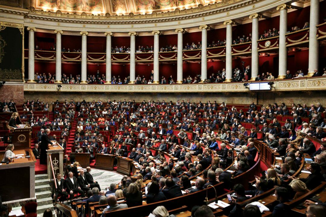 France’s PM to Force Budget Through Parliament in Risky Move