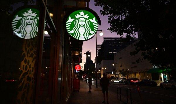 People stand outside a Starbucks closed for the day in Los Angeles on July 12, 2022. (Frederic J. Brown/AFP via Getty Images)