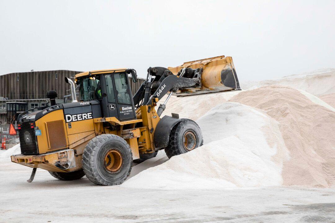 United Rental Expands Its Industry Leadership With H&E Acquisition