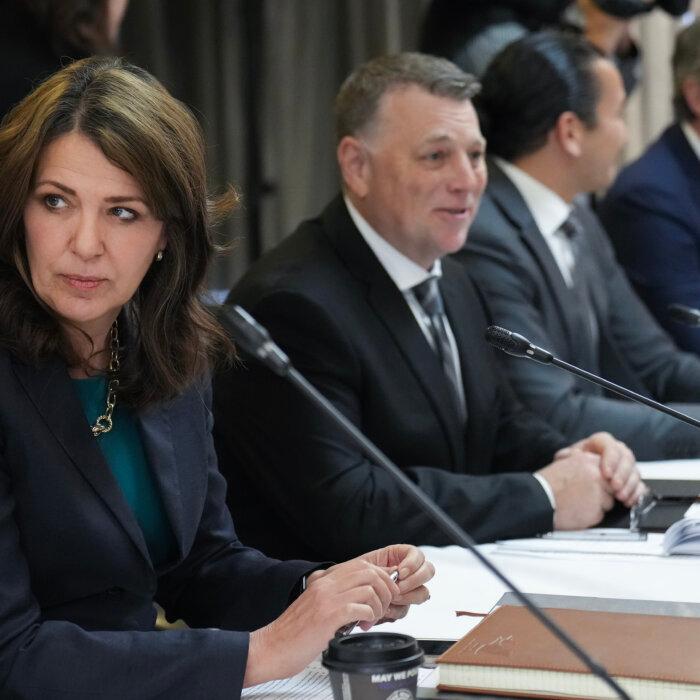 Alberta Breaks With Other Provinces, Ottawa on Tariff Response, Says Cutting Energy Off the Table