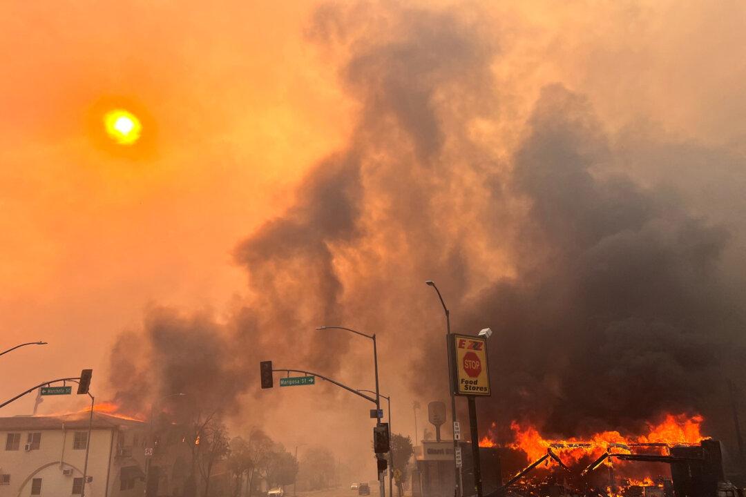 Report on Los Angeles Fires Finds Outdated Policies Delayed Alerts