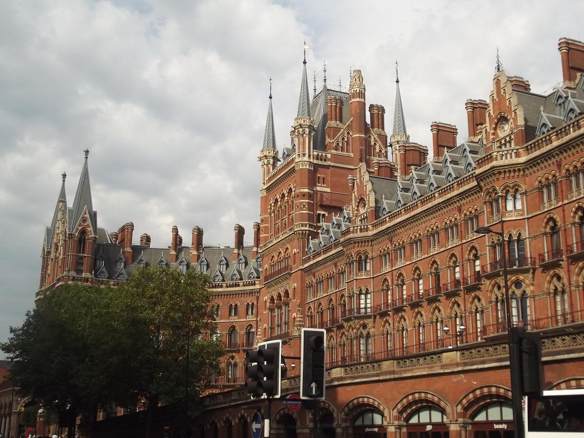 The St. Pancras international train station is in London, on the corner of Euston Road, near King's Cross Station. (Matlin/CC BY-SA 2.0)