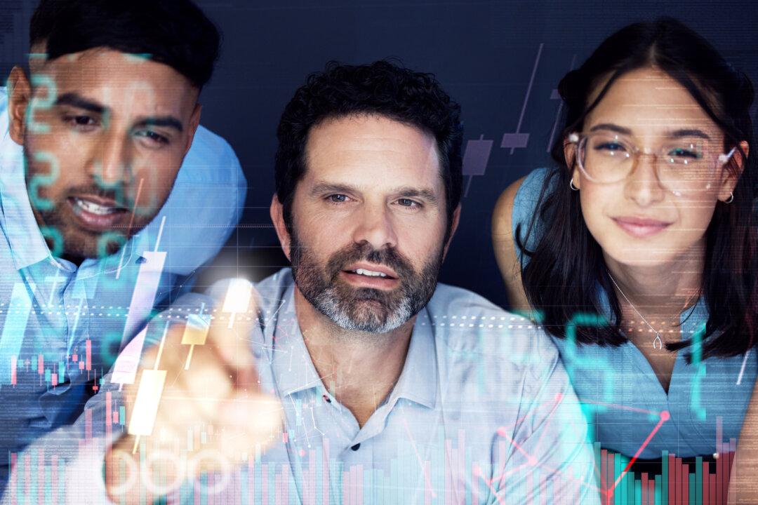 Should You Invest With Friends? What to Know Before Joining an Investment Group