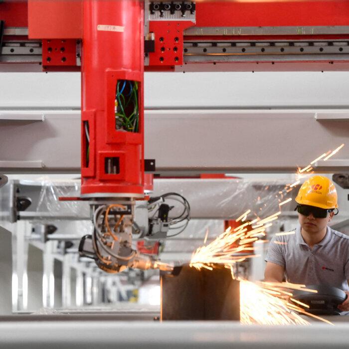 US Racing Against Time to Reclaim Supply Chain From China: Former Commerce Official