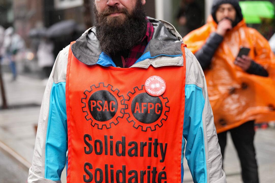 Federal Immigration Department to Cut More Than 3,300 Jobs Over Three Years