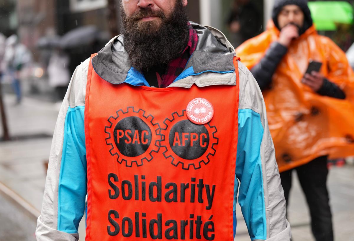 Federal Immigration Department to Cut More Than 3,300 Jobs Over Three Years