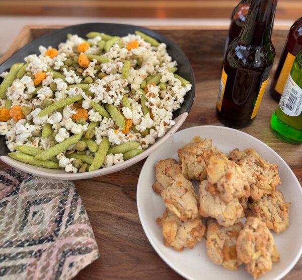 Everyone Wins With Popcorn and Cookies on Your Game Day Menu