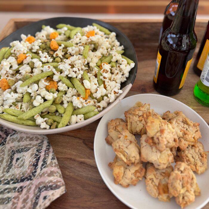 Everyone Wins With Popcorn and Cookies on Your Game Day Menu