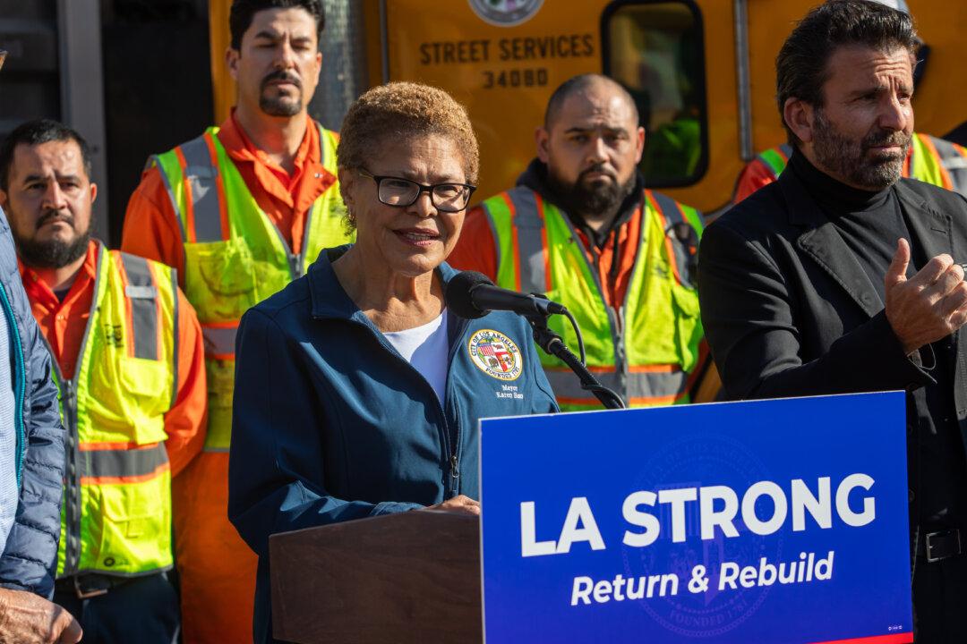 Los Angeles Mayor Struggling to Gain Political Footing Following Wildfires: Poll