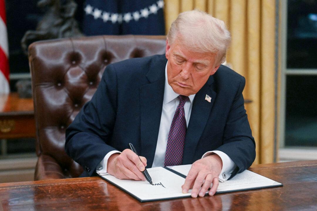 Trump Pardons 1,500 Jan. 6 Defendants, Commutes 14 Sentences