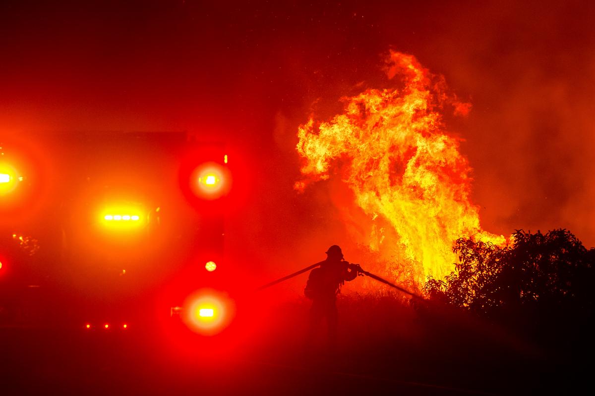 Multiple Fires Erupt in San Diego Area Amid Strong Winds