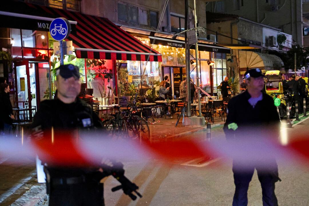 Moroccan Man, a US Green Card Holder, Stabs and Injures 4 in Tel Aviv