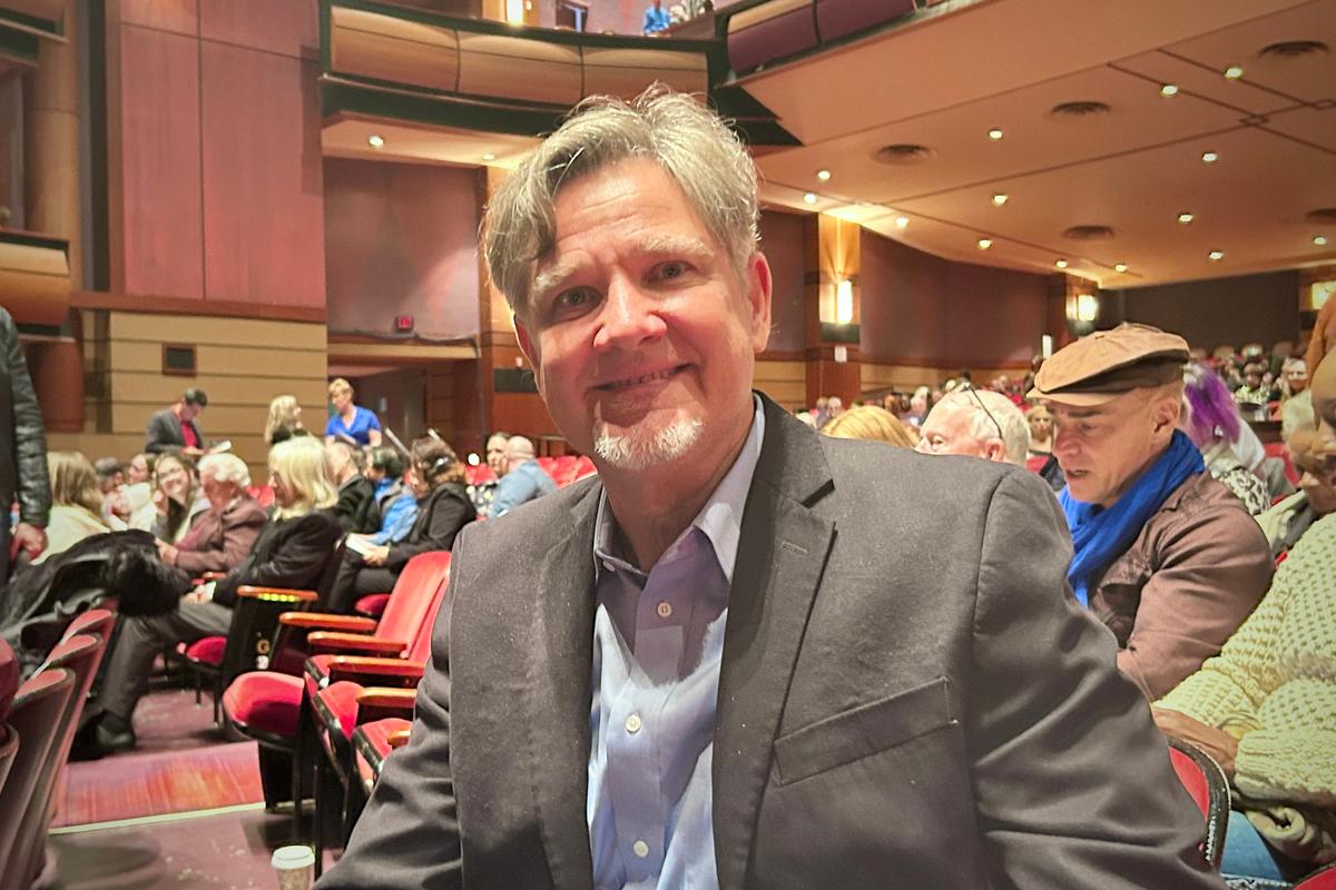 Anesthesiologist Touched by Shen Yun’s Powerful Stories