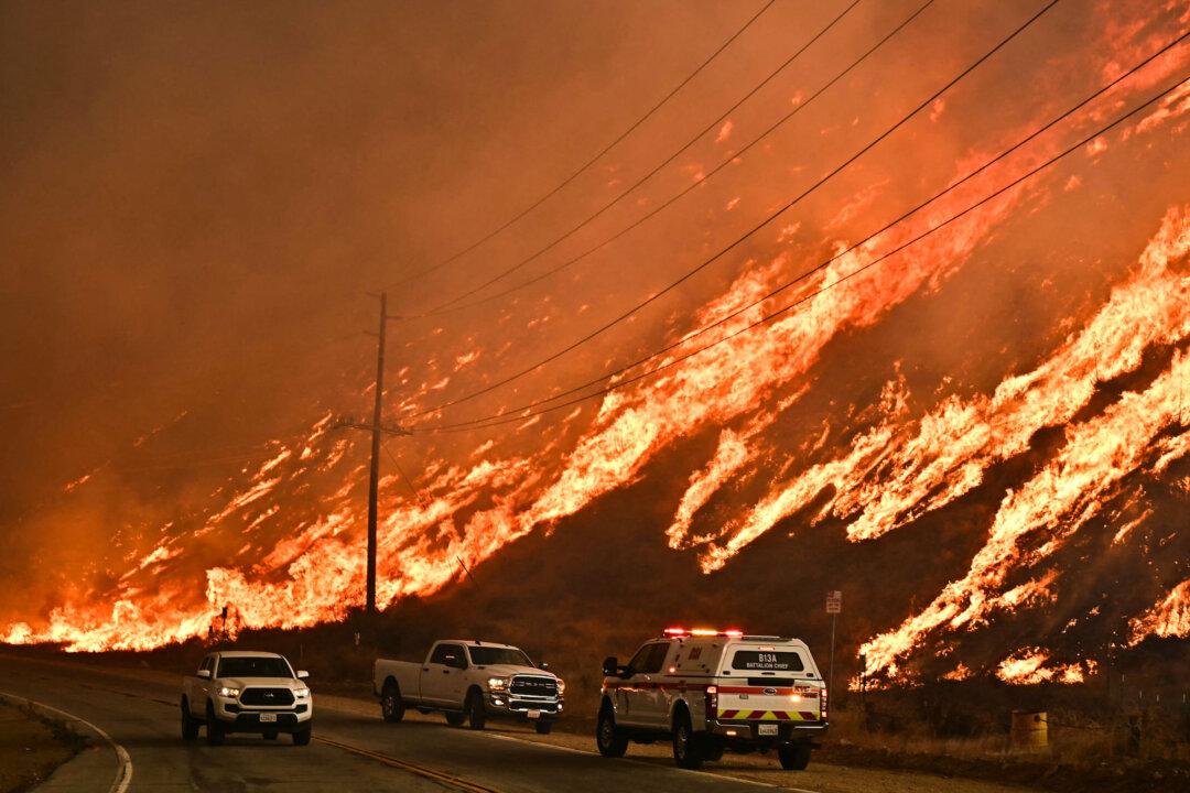 Wildfire Scorches Over 10,000 Acres North of Los Angeles