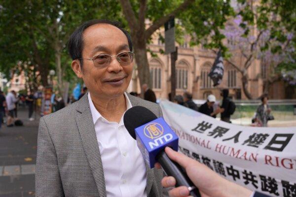 Feng Chongyi, China expert and associate professor at the University of Technology in Sydney, speaks during an interview with NTD at an International Human Rights Day rally in Sydney, on Dec. 10, 2022. (Wang Nan/NTD)