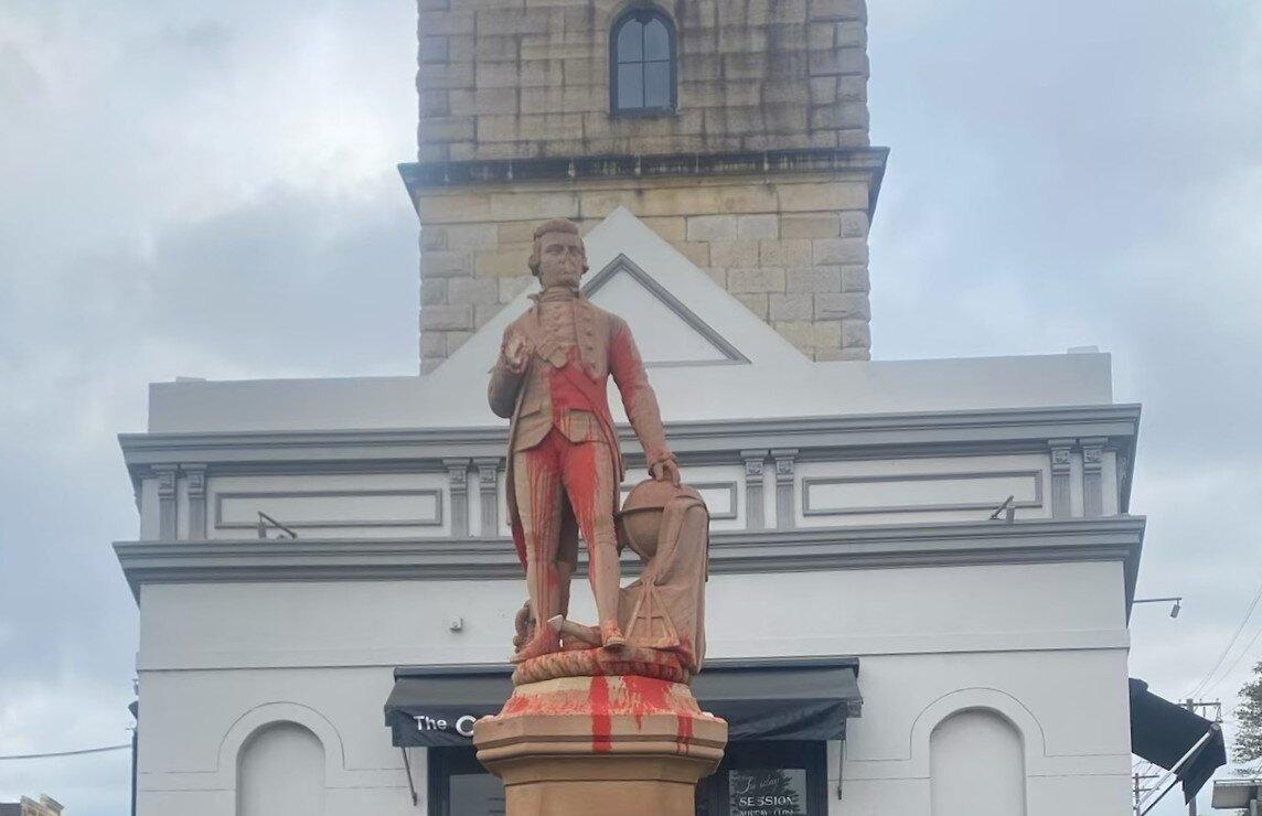 The statue of the early English explorer James Cook was destroyed and graffited on the day of Australia. (By the kindness of the Landwick City Council).