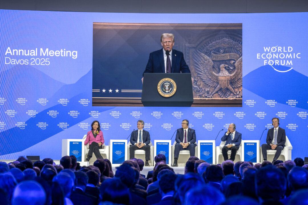 In Davos Speech, Trump Urges Banks to End Discrimination Against Conservatives