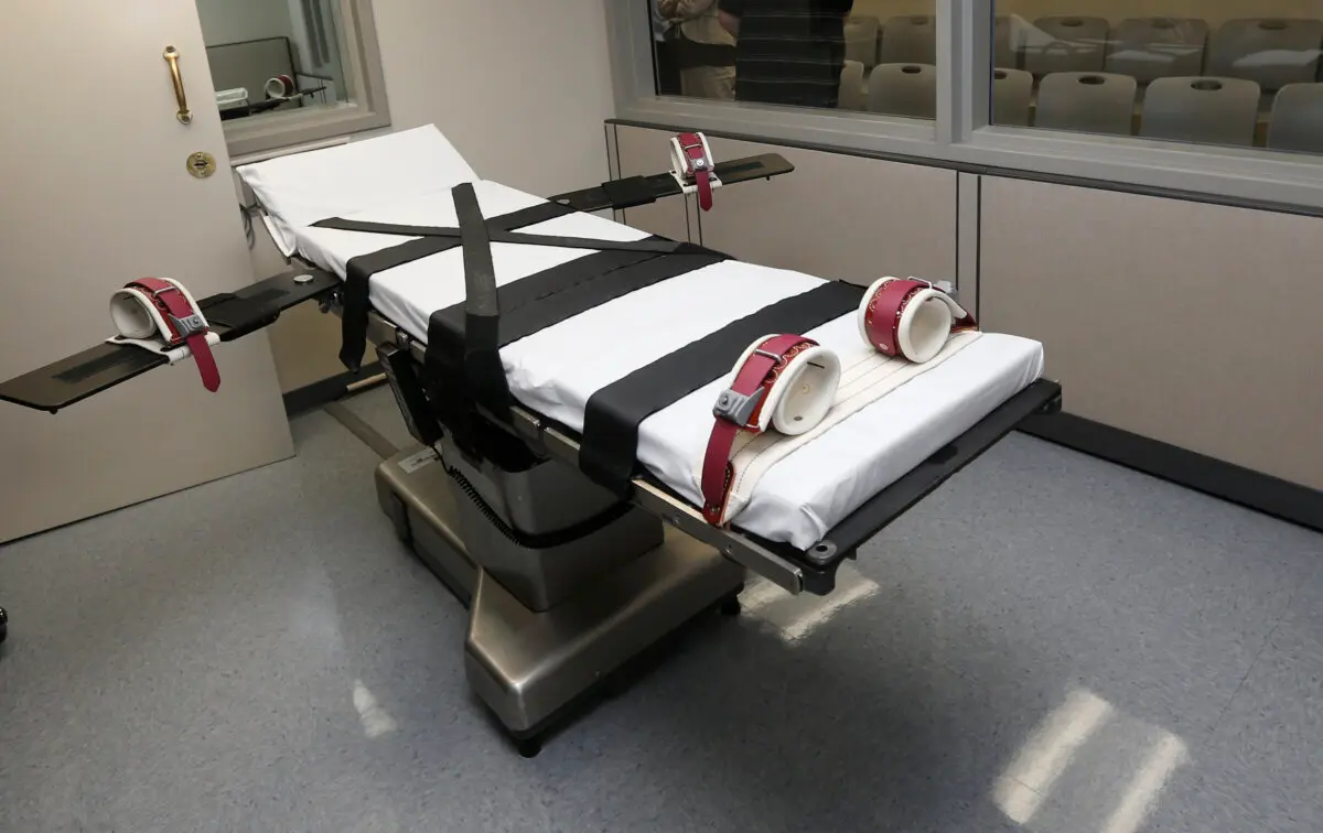 DOJ Approves Firing Squads for Federal Death Penalty Cases | USNN World News The gurney in the execution chamber at the Oklahoma State Penitentiary in McAlester, Okla., on Oct. 9, 2014. (Sue Ogrocki/AP Photo)
