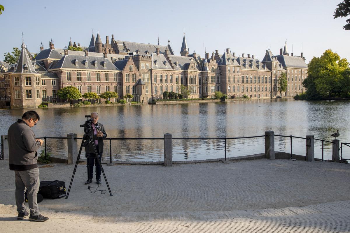 Dutch PM Raises ASML Export Ban in Talks With Visiting Chinese Vice Premier thumbnail