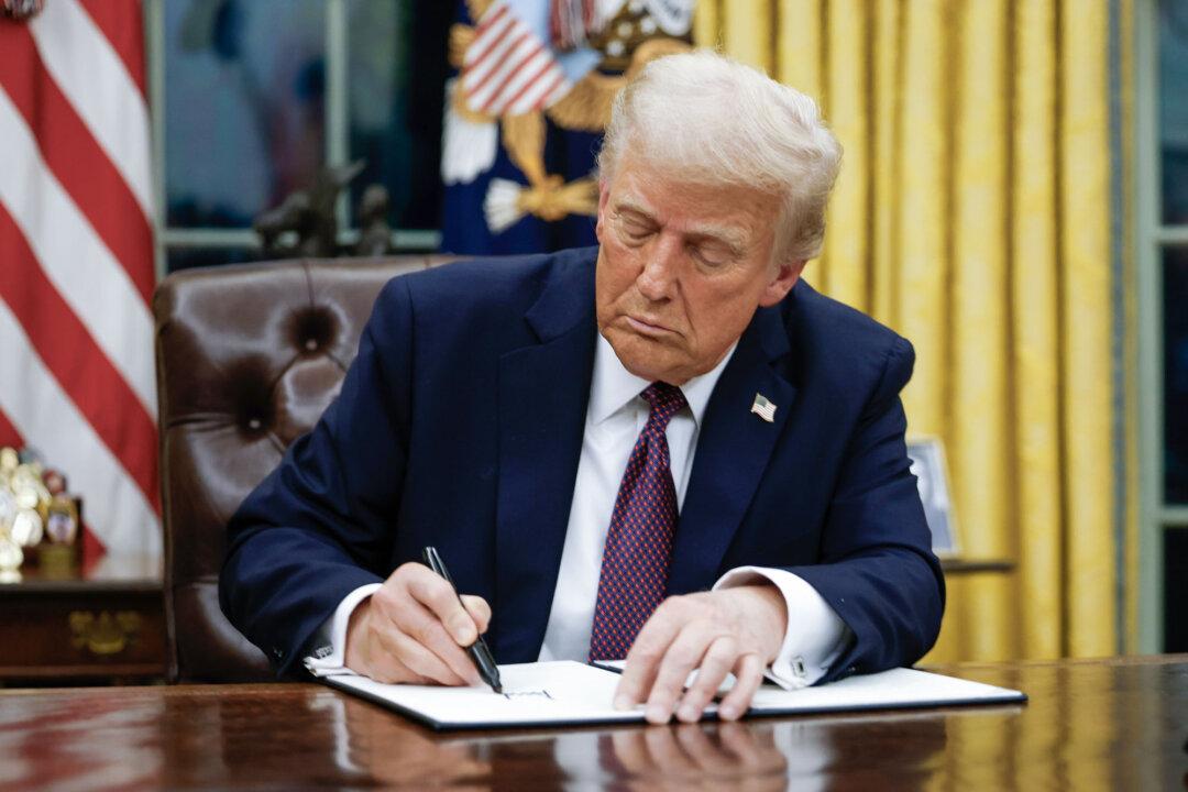 Trump Signs Executive Order Combating Anti-Semitism on College Campuses