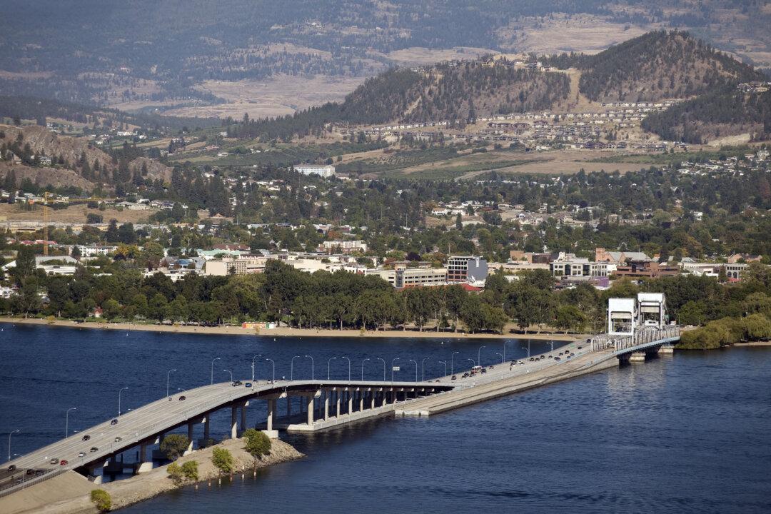 Kelowna Bridge Reopens After Police Explosive Unit Responds to Vehicle Fire Set by Driver