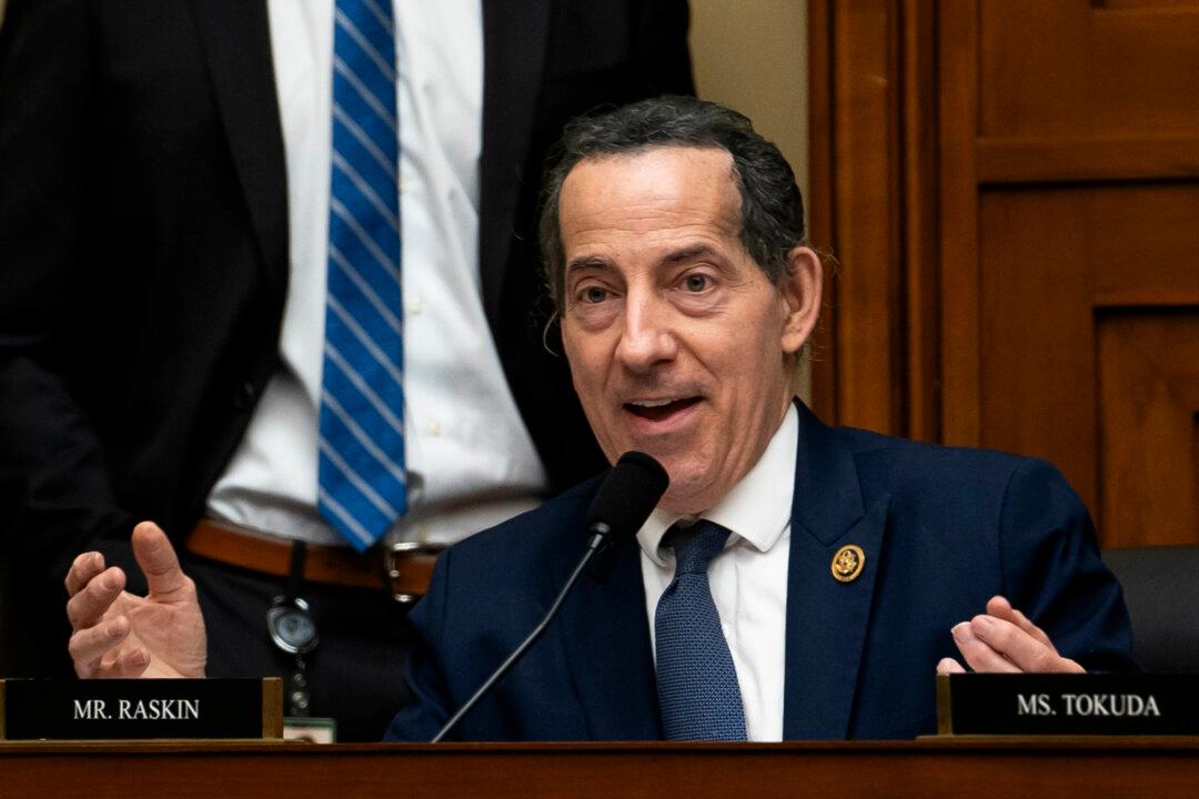 Democratic Lawmakers Seek Answers on  DOJ Firings