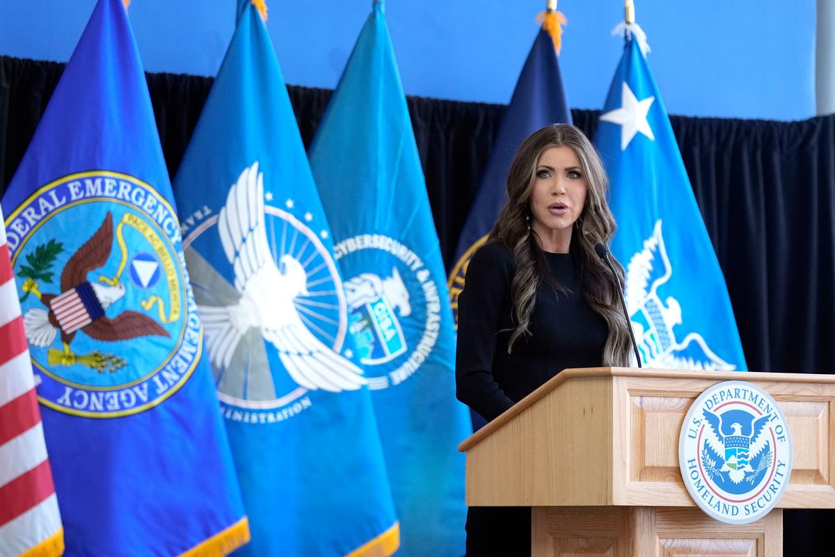 DHS Says It Will Pay Illegal Immigrants $1,000 to Self-Deport thumbnail