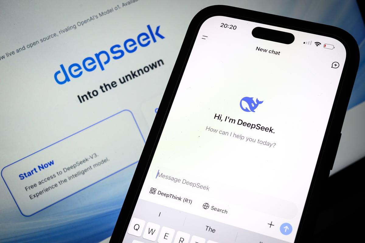 Senators Ask Commerce Secretary to Investigate DeepSeek’s Ties to China thumbnail