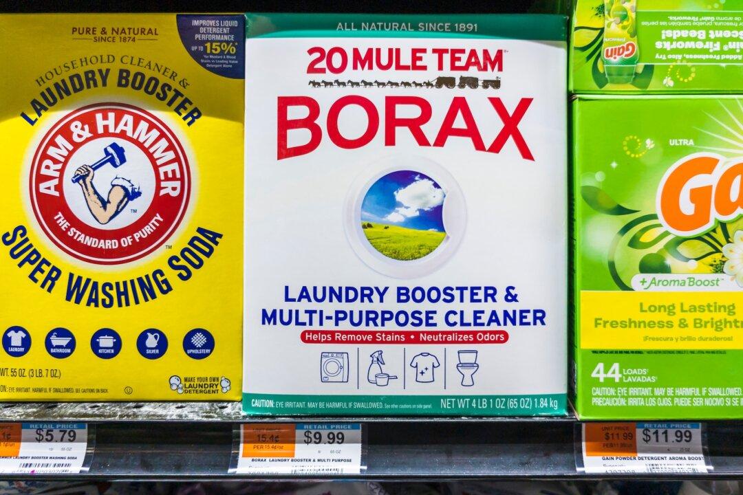 7 Reasons You Would Be Smart to Add Borax to Every Wash Load