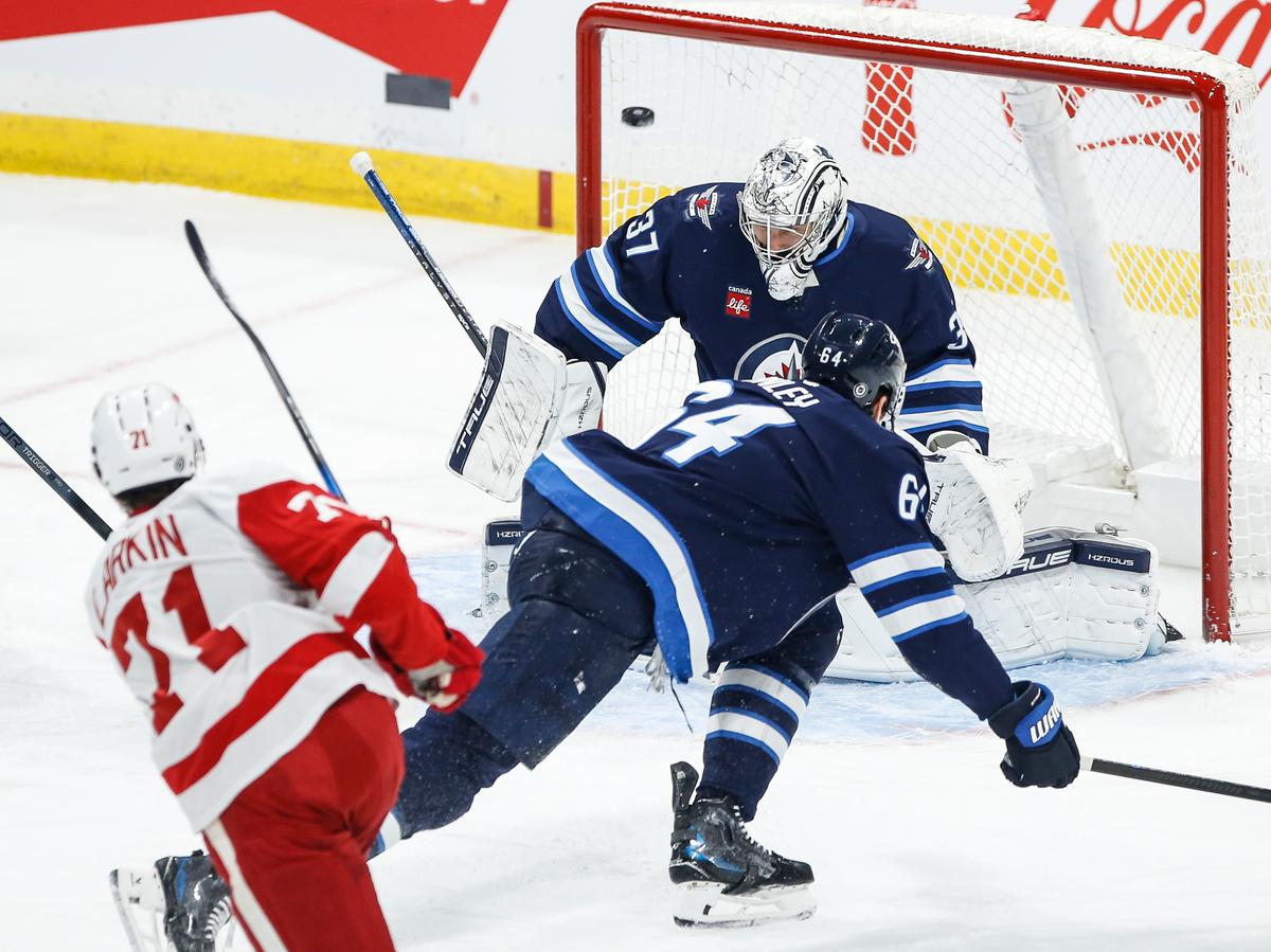 Red Wings Soar Past Jets 4–2 for Fourth Straight Win