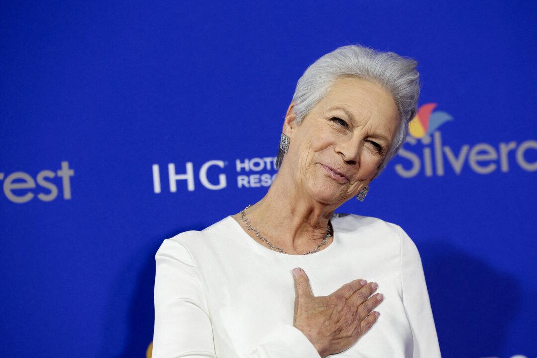 Jamie Lee Curtis Pledges $1 Million for LA Wildfire Relief