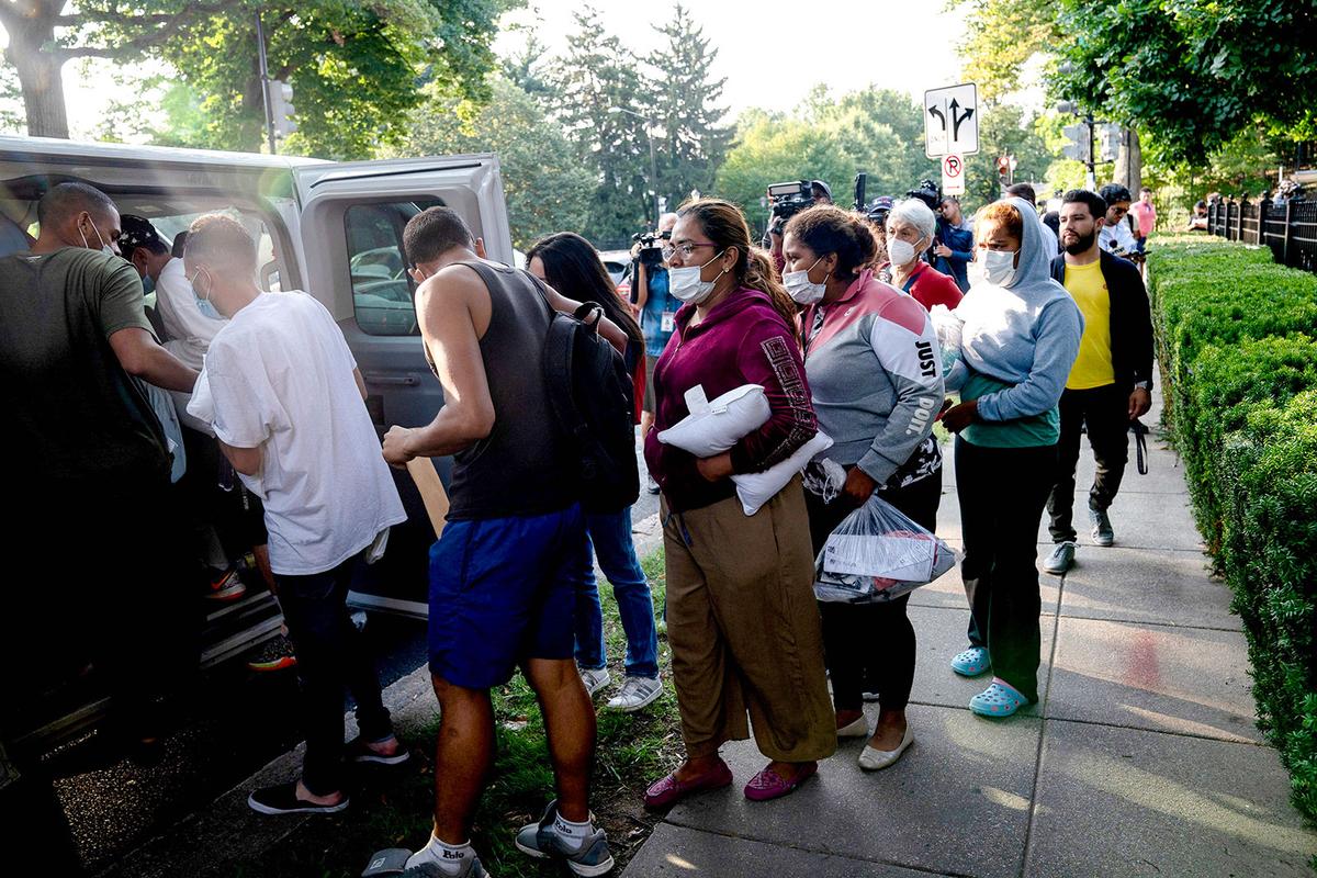 Trump Says Venezuela Agreed to Take Illegal Immigrants Back, Pay for Transportation