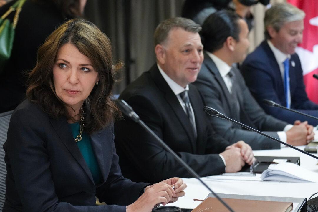 ‘De-escalate the Rhetoric’: Alberta Premier Smith Urges Diplomacy in Face of Tariffs