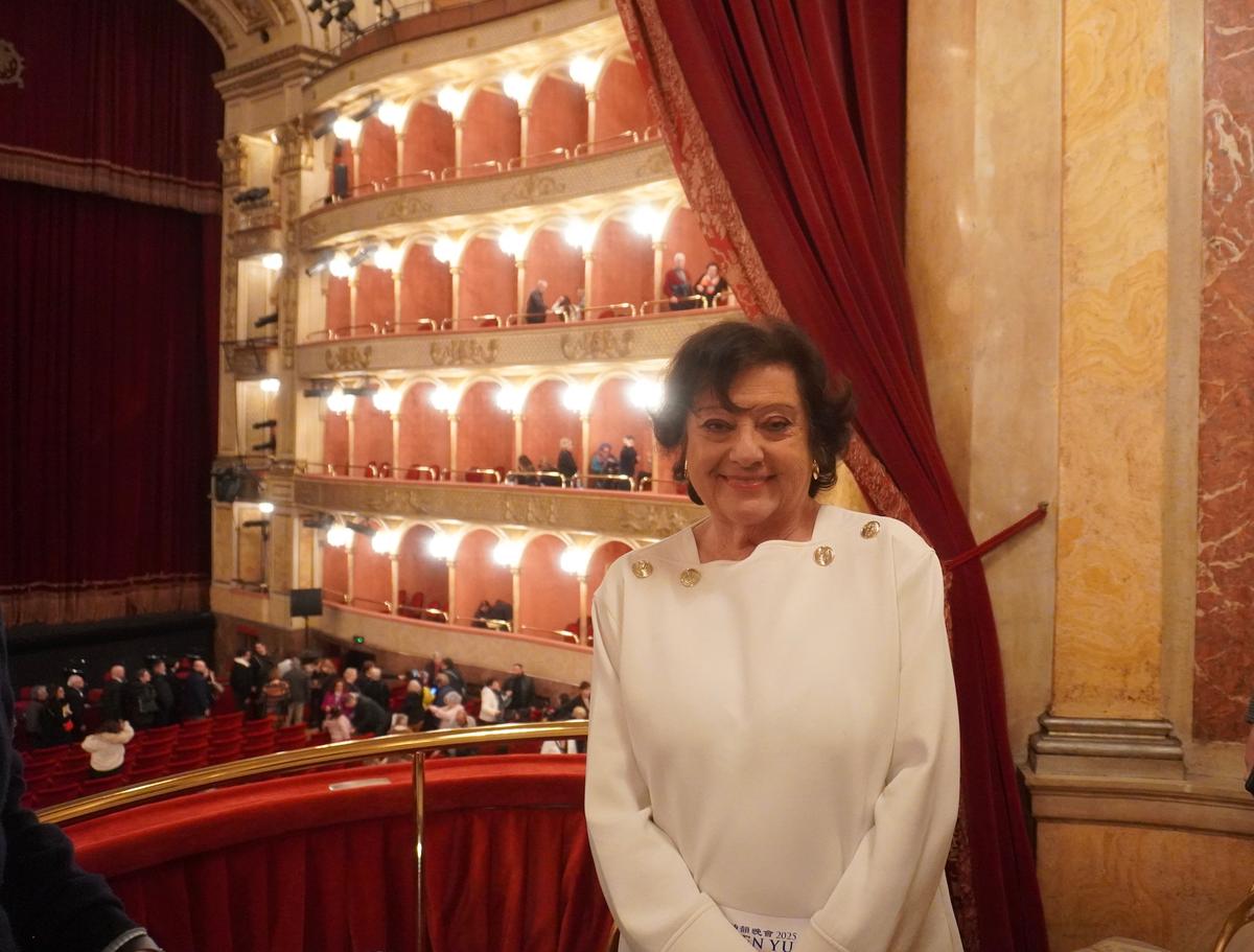 Simonetta Matone watched Shen Yun at the Teatro dell’Opera di Roma on Feb. 2, 2025. (Mary Man/The Epoch Times)