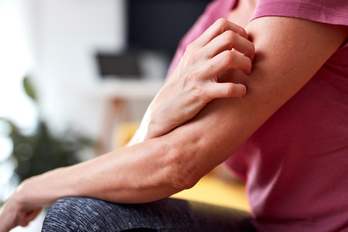 Scratch That Itch? New Research Uncovers Risks and Unexpected Benefits