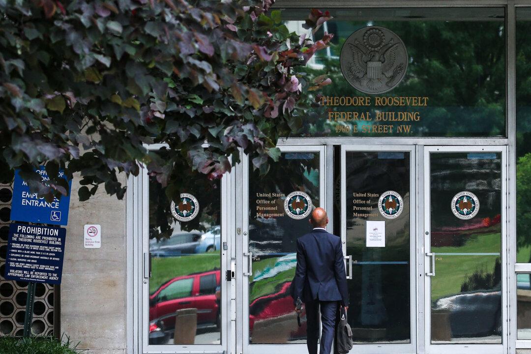 More Than 20,000 Federal Workers Have Taken Buyout Offer, Surge Expected Before Deadline: Official