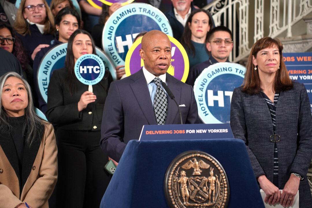 NYC Mayor Adams Unveils Plan to Attract Businesses, Fill Offices