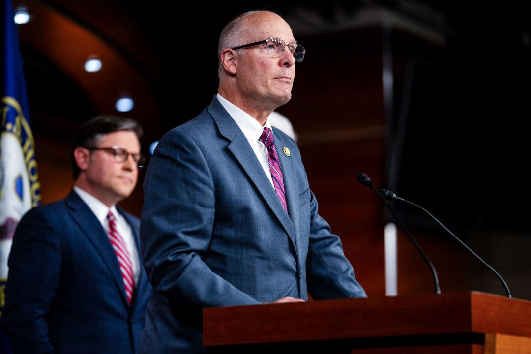 US Lawmaker Proposes Airline Sanctions to Pressure Beijing on Rare Earths