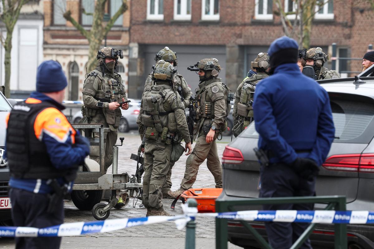 Belgian Police Hunting 2 Suspects After Brussels Metro Shooting