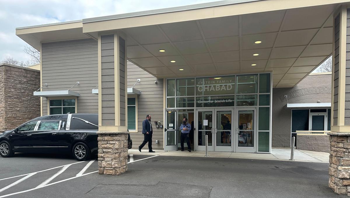 Flight Attendant Killed in Midair Collision Near DC Honored With Service