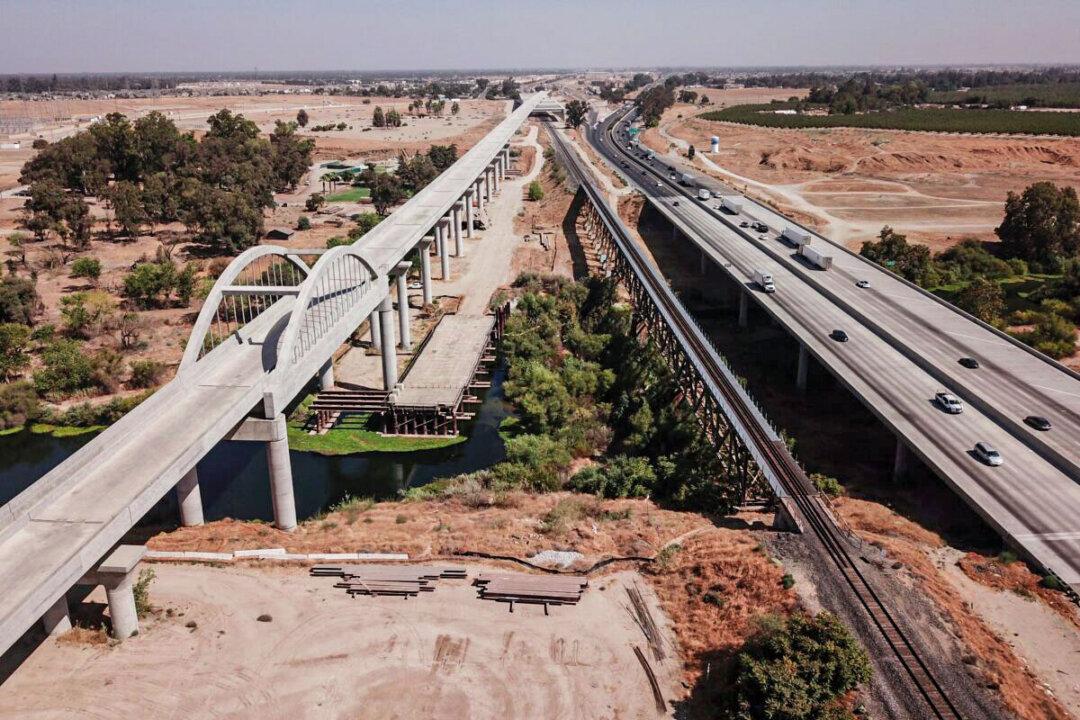 Numerous Change Orders, Lack of Legal Power Have Delayed California High-Speed Rail Project, FRA Says