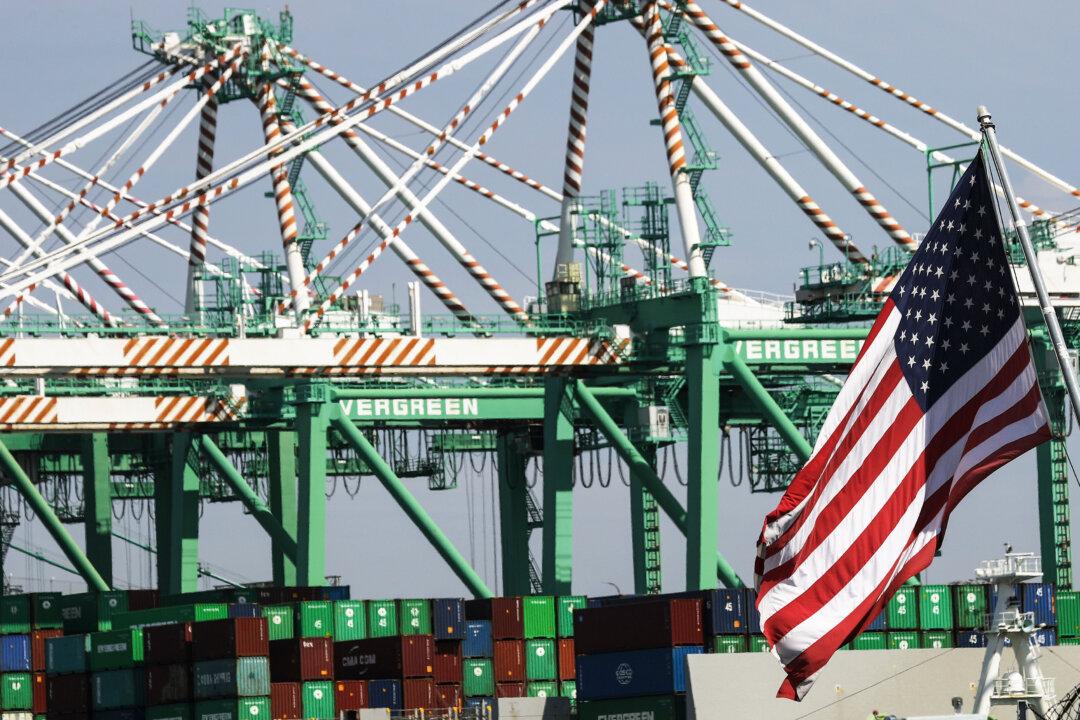 US Trade Deficit Jumped to $918 Billion Last Year, Largest Increase Since 2021