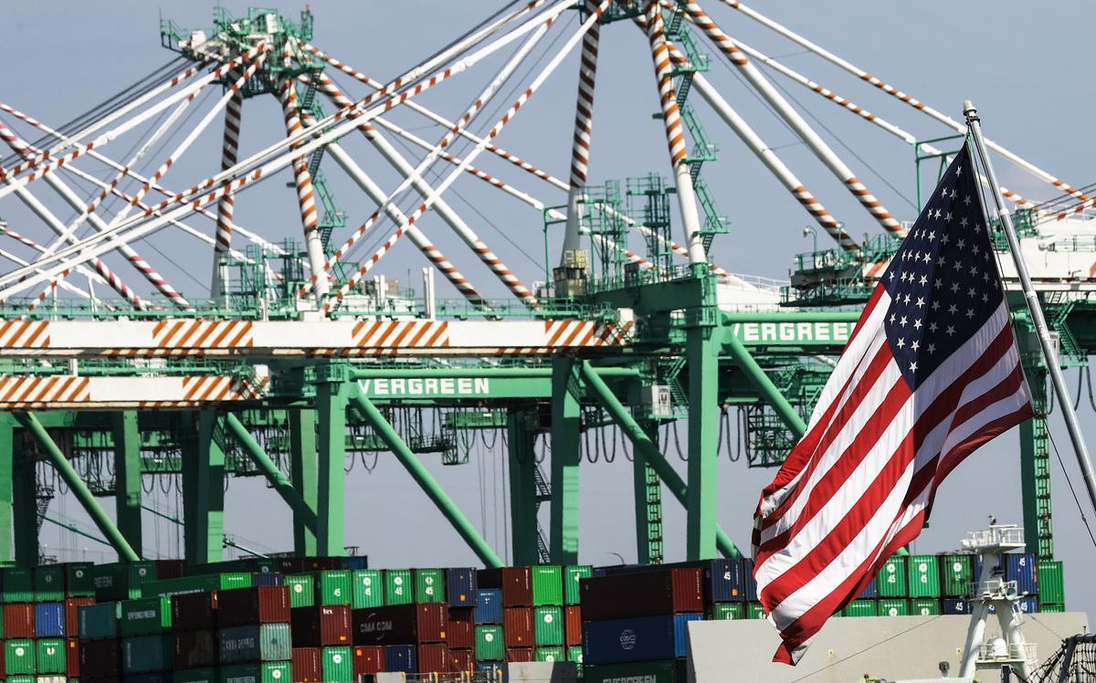 US Trade Deficit Jumped to $918 Billion Last Year, Largest Increase Since 2021