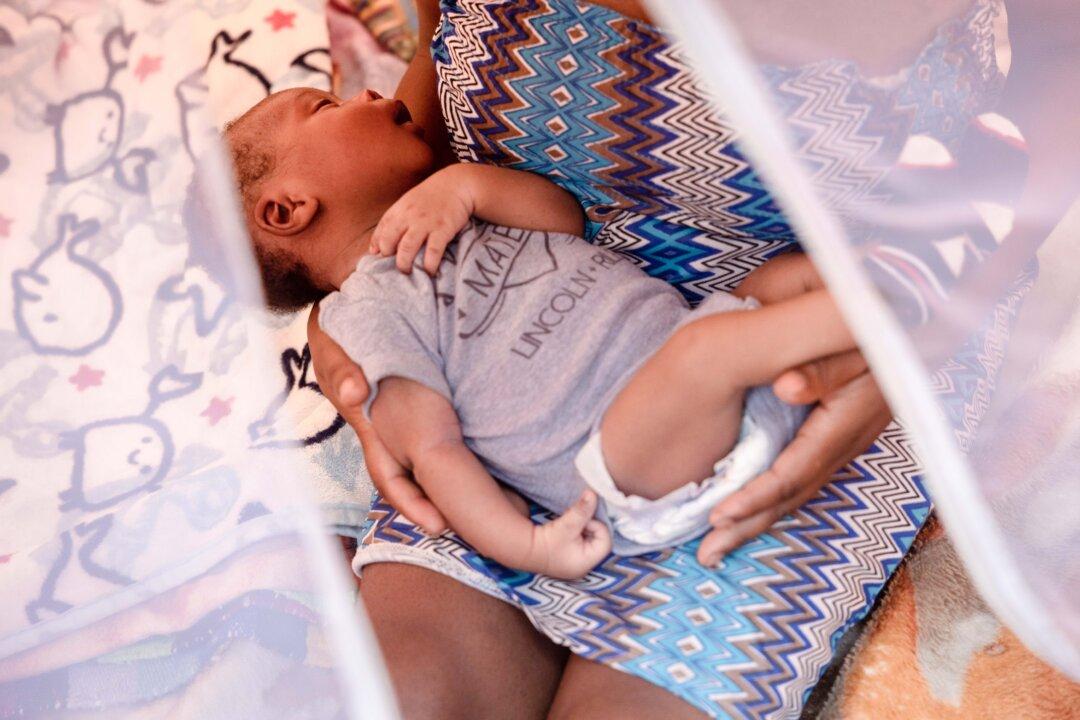 Federal Judge Temporarily Blocks Trump’s Birthright Citizenship Order