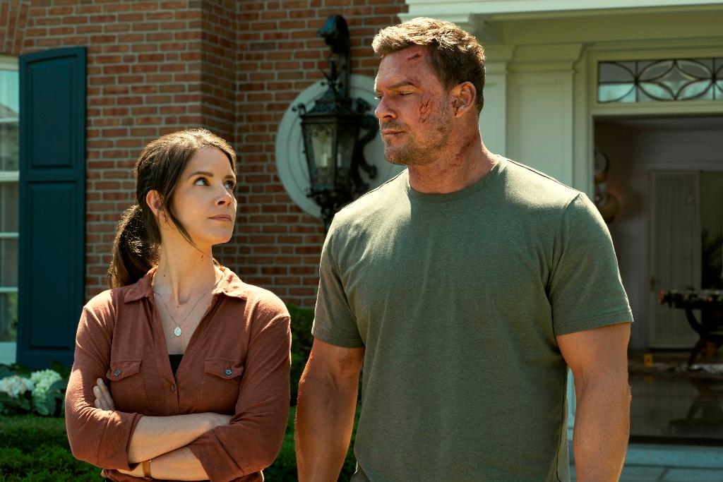 Susan Duffy (Sonya Cassidy) and Jack Reacher (Alan Ritchson), in "Reacher." (Amazon Prime)
